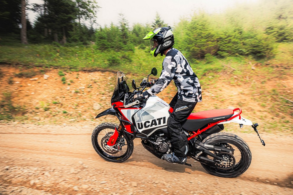 Ducati Desert X no grande teste offroad 1000PS 2024 - Imagem 17