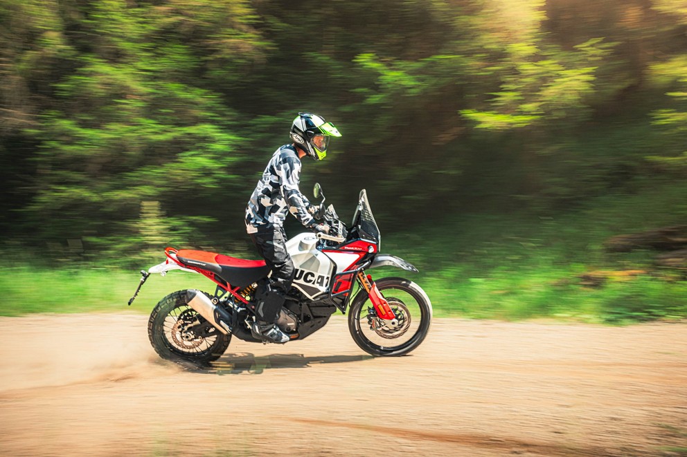 Ducati Desert X no grande teste offroad 1000PS 2024 - Imagem 24