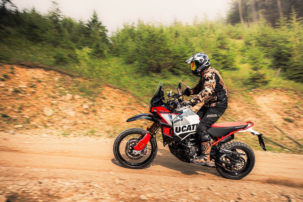 Ducati Desert X u velikom 1000PS offroad testu 2024 - Slika 32