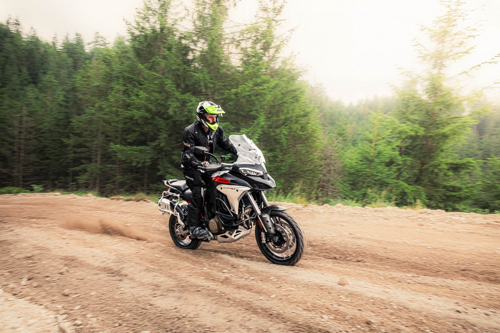 Ducati Multistrada V4 Rally dans le test off-road 1000PS 2024 - Image 40