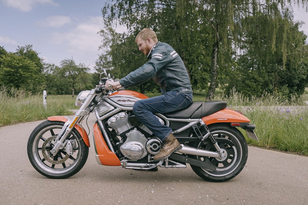 Harley-Davidson V-Rod VRSCR Street Rod Used Test - Image 20