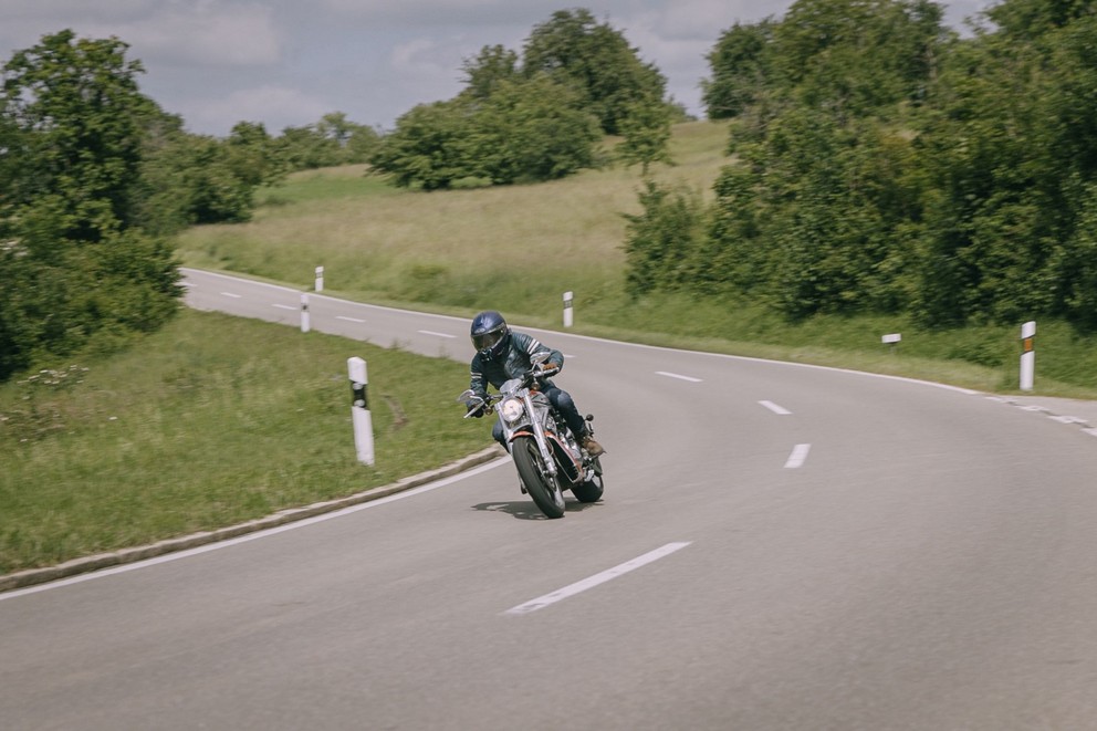 Prueba de uso de la Harley-Davidson V-Rod VRSCR Street Rod - Imagen 19