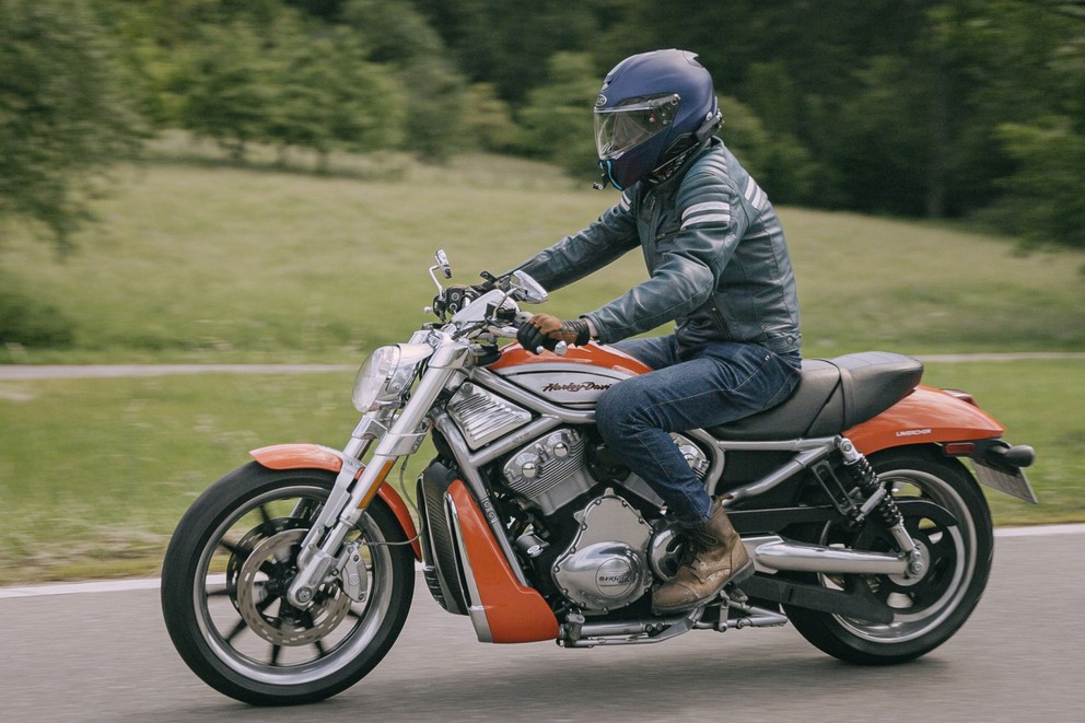 Harley-Davidson V-Rod VRSCR Street Rod begagnad test - Bild 5