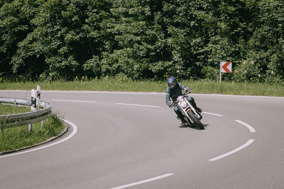 Test rabljenog Harley-Davidson V-Rod VRSCR Street Rod - Slika 16