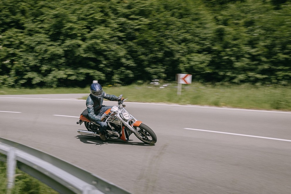 Harley-Davidson V-Rod VRSCR Street Rod test polovnog motocikla - Слика 31