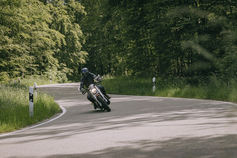 Harley-Davidson V-Rod VRSCR Street Rod test polovnog motocikla - Слика 11