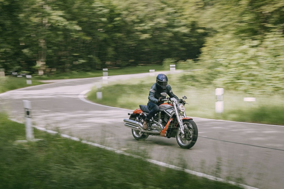 Harley-Davidson V-Rod VRSCR Street Rod test polovnog motocikla - Слика 35