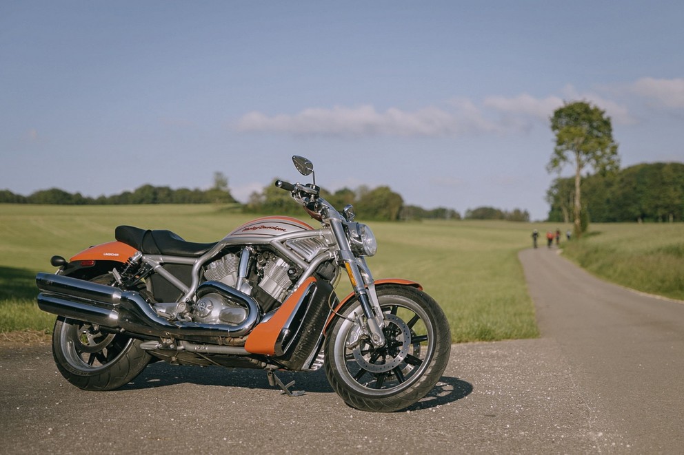 Harley-Davidson V-Rod VRSCR Street Rod begagnad test - Bild 36