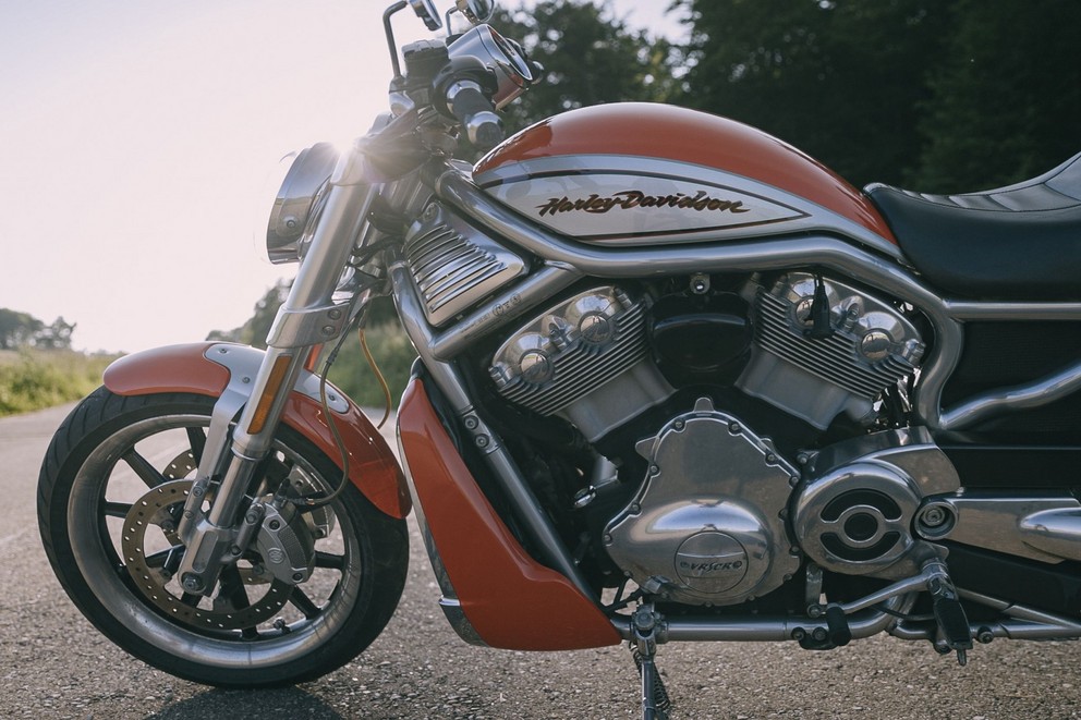 Prueba de uso de la Harley-Davidson V-Rod VRSCR Street Rod - Imagen 30