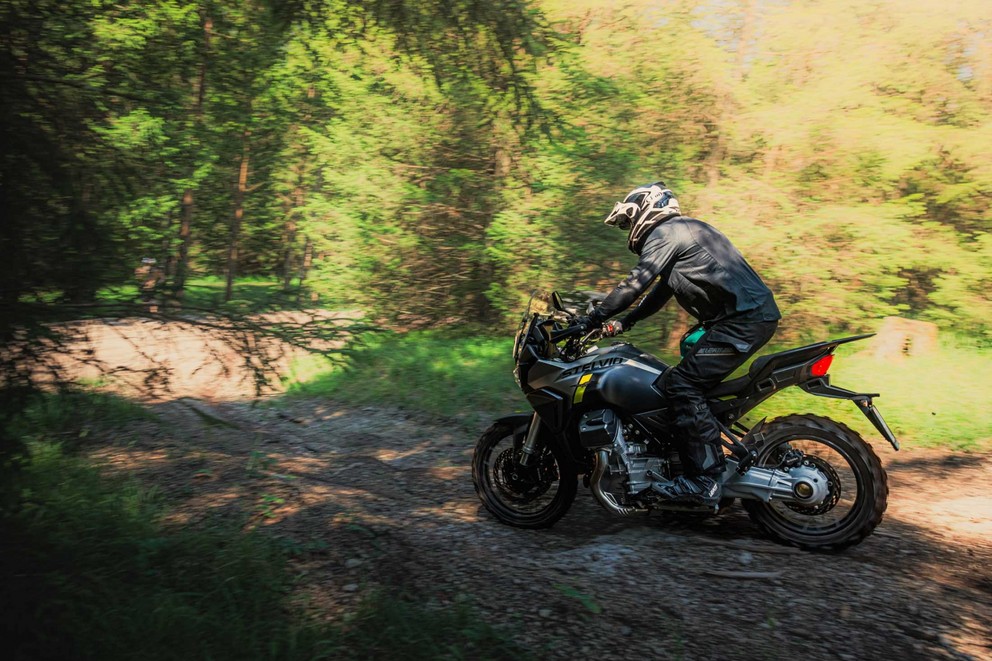 Moto Guzzi Stelvio no teste offroad 1000PS 2024 - Imagem 44