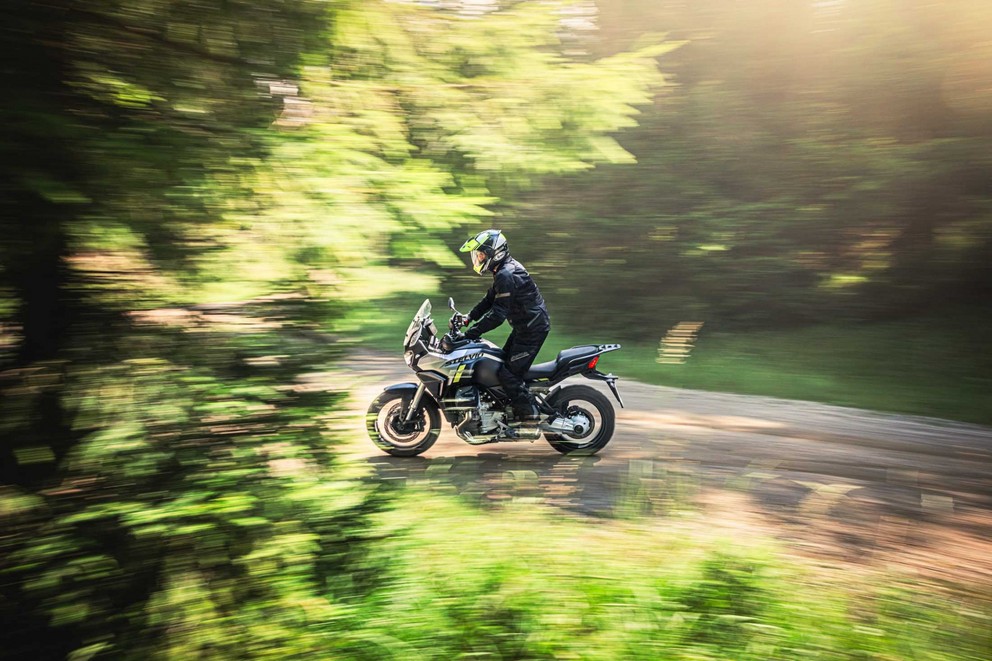 Moto Guzzi Stelvio na 1000PS offroad testu 2024 - Slika 39