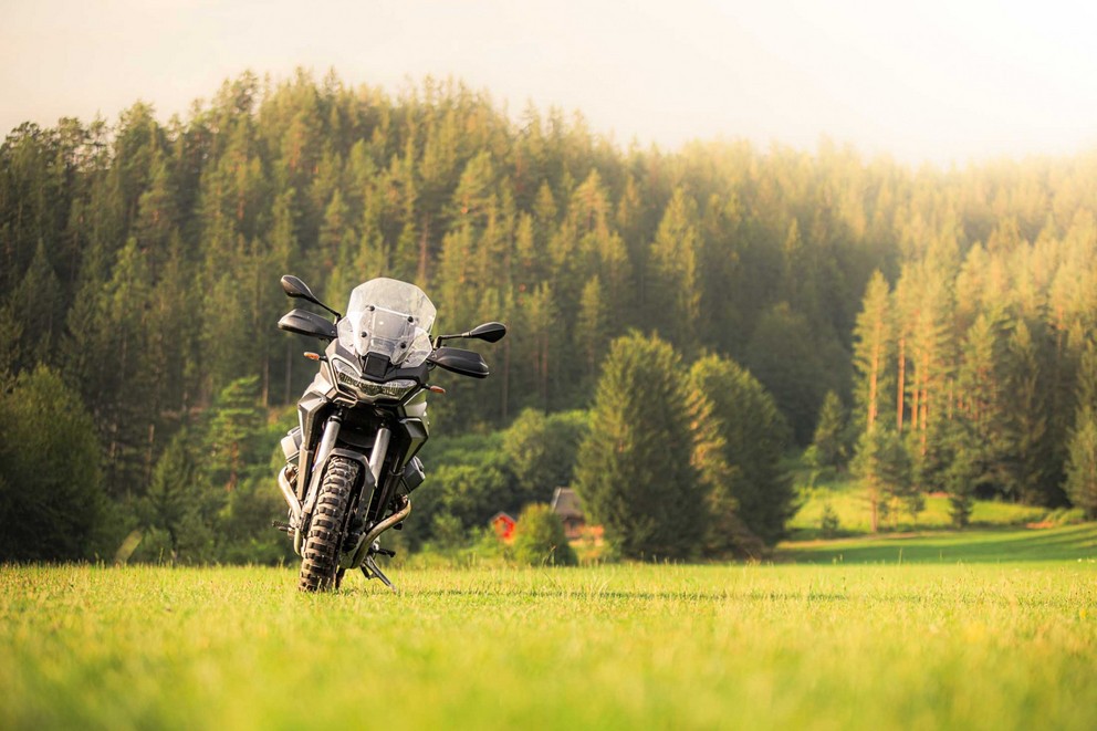 Moto Guzzi Stelvio dans le test off-road 1000PS 2024 - Image 30