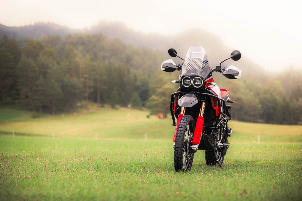 Grand comparatif et test 2024 des motos d’aventure de 21 pouces en tout-terrain - Image 33