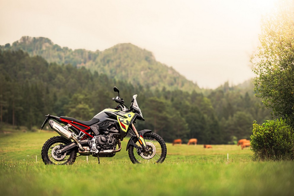 Grand comparatif et test 2024 des motos d’aventure de 21 pouces en tout-terrain - Image 290