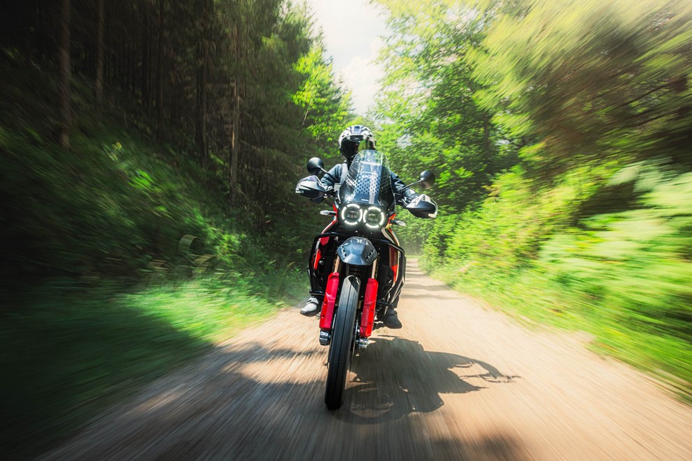 Grand comparatif et test 2024 des motos d’aventure de 21 pouces en tout-terrain - Image 240