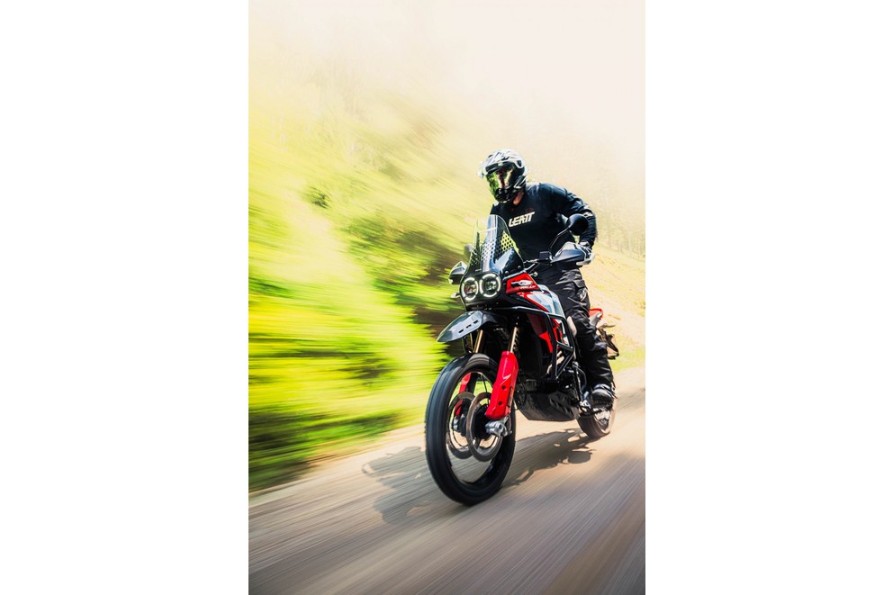 Grand comparatif et test 2024 des motos d’aventure de 21 pouces en tout-terrain - Image 149