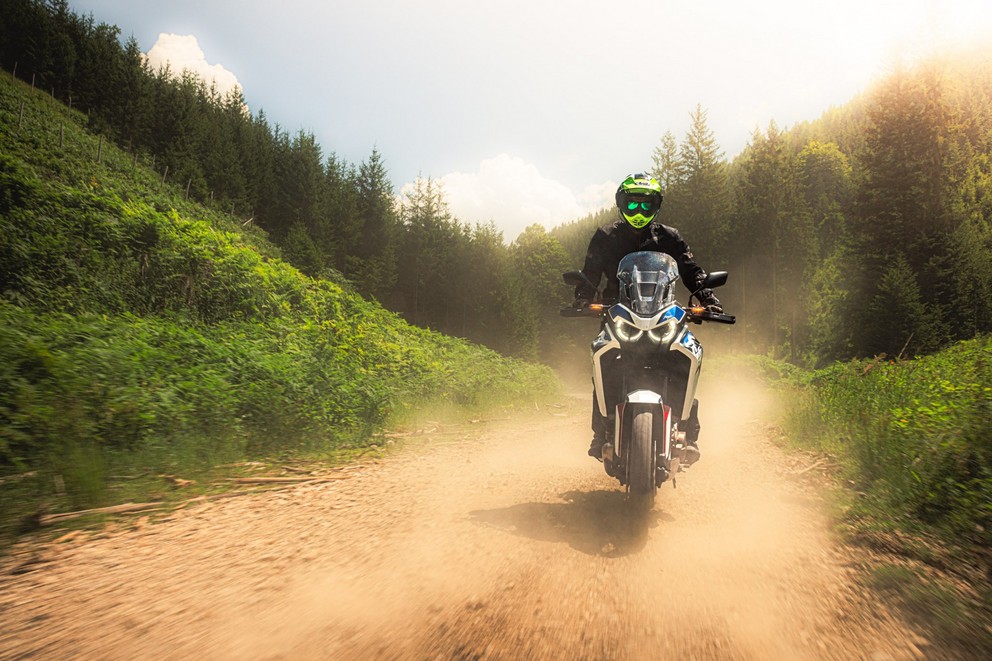 Grand comparatif et test 2024 des motos d’aventure de 21 pouces en tout-terrain - Image 267