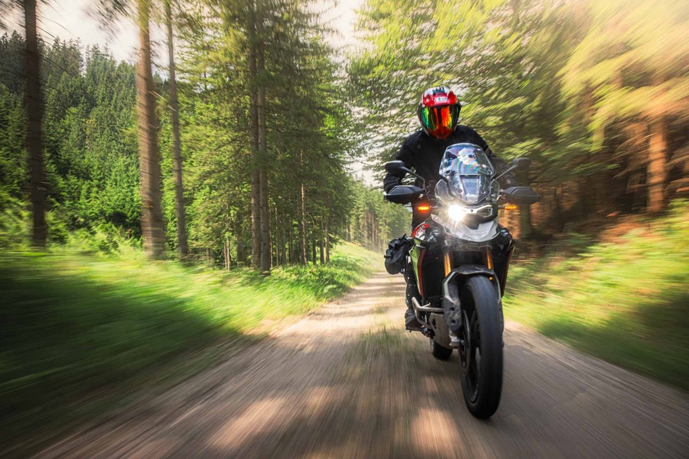 Grand comparatif et test 2024 des motos d’aventure de 21 pouces en tout-terrain - Image 23