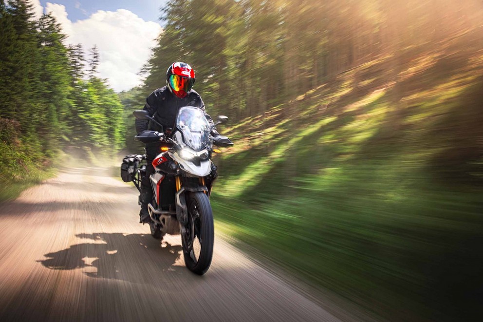 Grand comparatif et test 2024 des motos d’aventure de 21 pouces en tout-terrain - Image 51