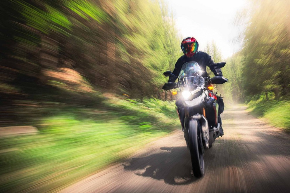 Grand comparatif et test 2024 des motos d’aventure de 21 pouces en tout-terrain - Image 224