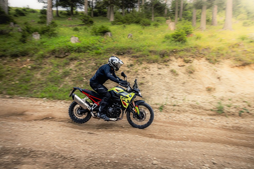 Grand comparatif et test 2024 des motos d’aventure de 21 pouces en tout-terrain - Image 282