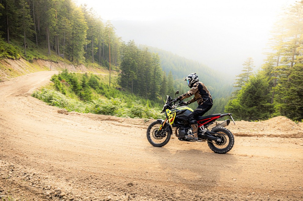 Grand comparatif et test 2024 des motos d’aventure de 21 pouces en tout-terrain - Image 241