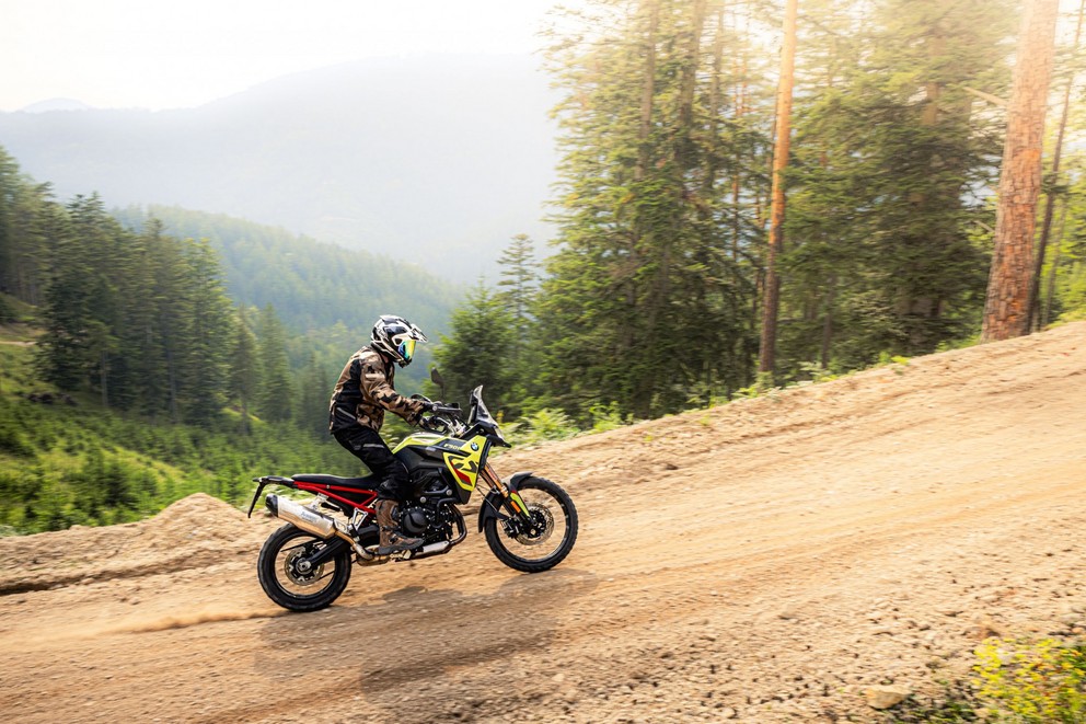 Grand comparatif et test 2024 des motos d’aventure de 21 pouces en tout-terrain - Image 164