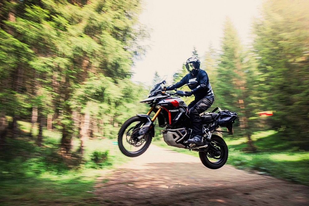 Grand comparatif et test 2024 des motos d’aventure de 21 pouces en tout-terrain - Image 5