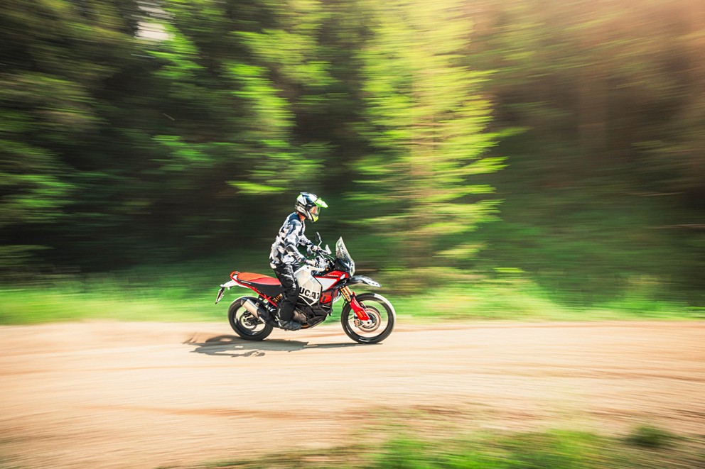 Grand comparatif et test 2024 des motos d’aventure de 21 pouces en tout-terrain - Image 17