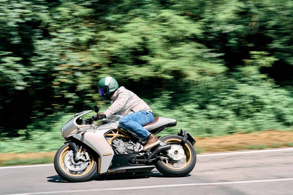 MV Agusta Superveloce 800 S 2024 - Obrázek 1