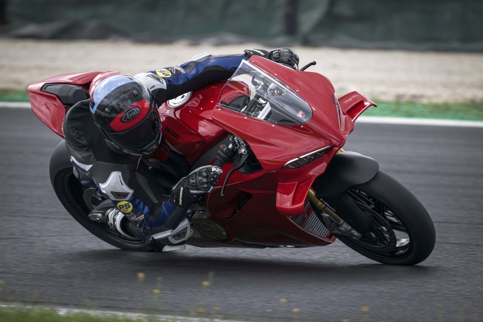 Ducati Panigale V4 S 2025 Test - afbeelding 9