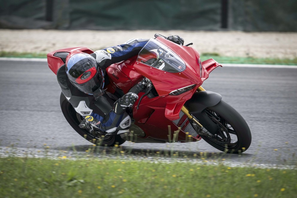 Teste da Ducati Panigale V4 S 2025 - Imagem 90