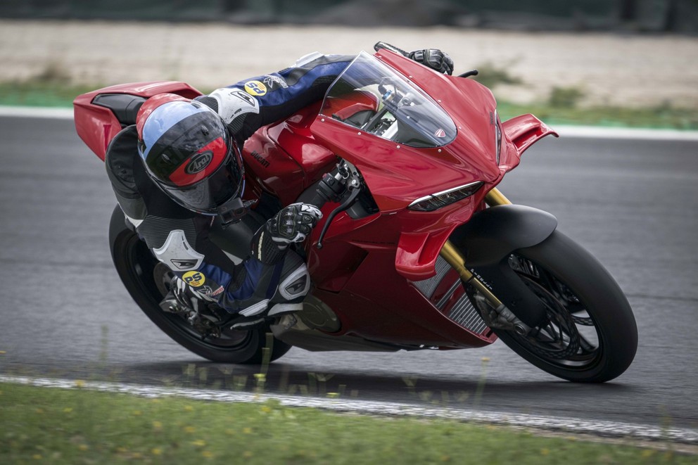 Ducati Panigale V4 S 2025 Test - afbeelding 3