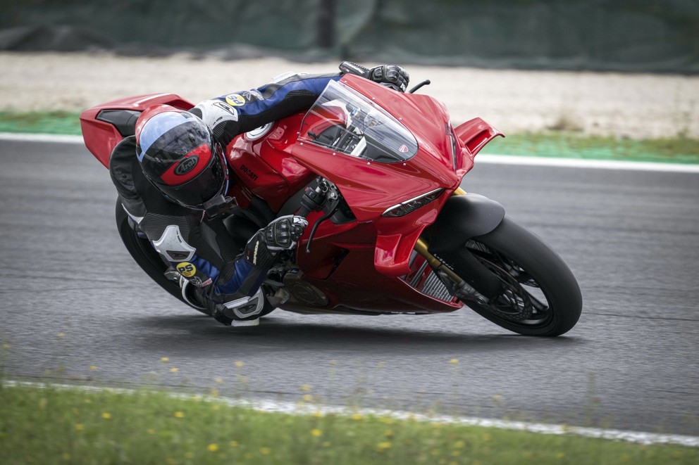 Teste da Ducati Panigale V4 S 2025 - Imagem 75