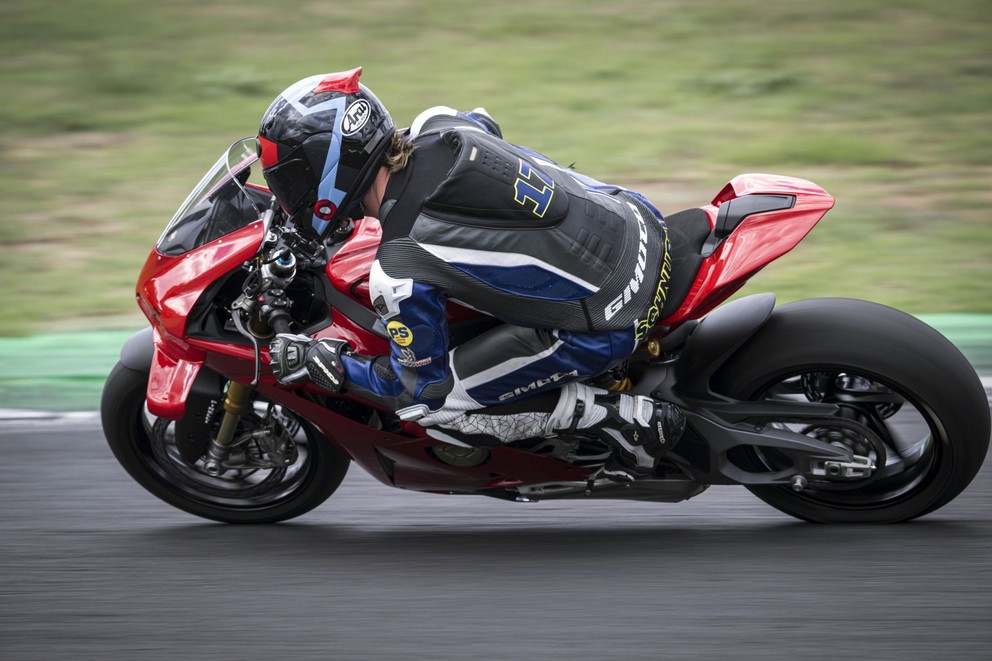 Prueba de la Ducati Panigale V4 S 2025 - Imagen 14