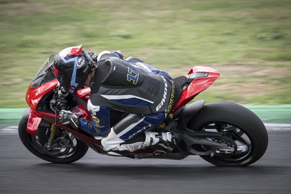 Prueba de la Ducati Panigale V4 S 2025 - Imagen 7