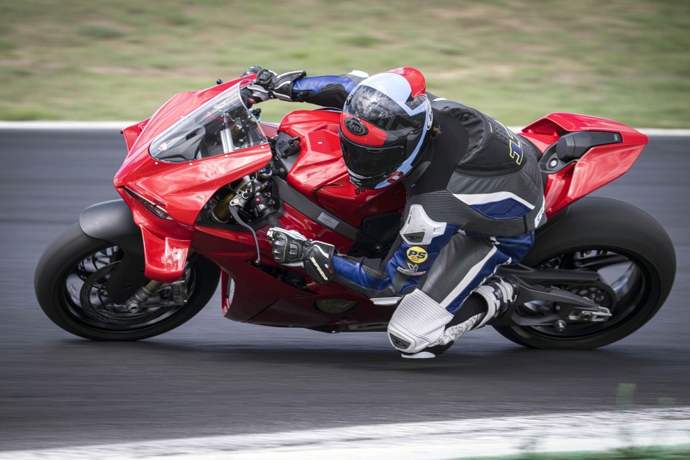 Teste da Ducati Panigale V4 S 2025 - Imagem 60