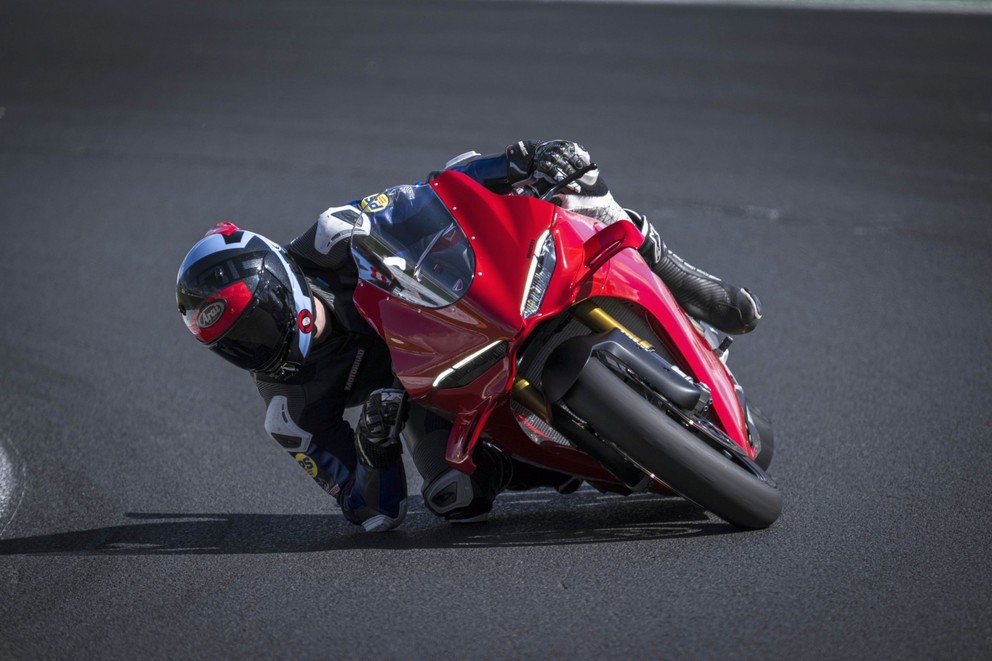 Prueba de la Ducati Panigale V4 S 2025 - Imagen 91