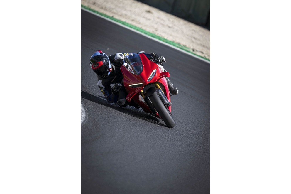 Prueba de la Ducati Panigale V4 S 2025 - Imagen 39