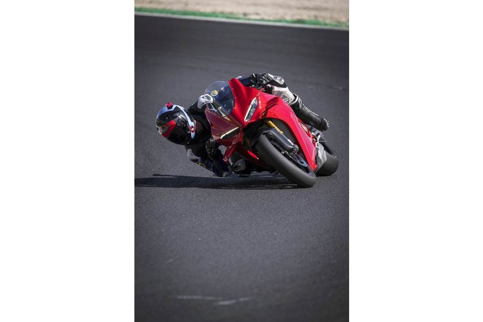 Prueba de la Ducati Panigale V4 S 2025 - Imagen 55