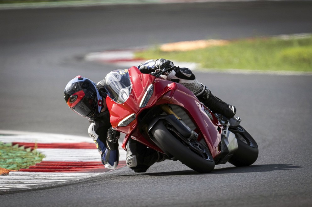 Prueba de la Ducati Panigale V4 S 2025 - Imagen 99