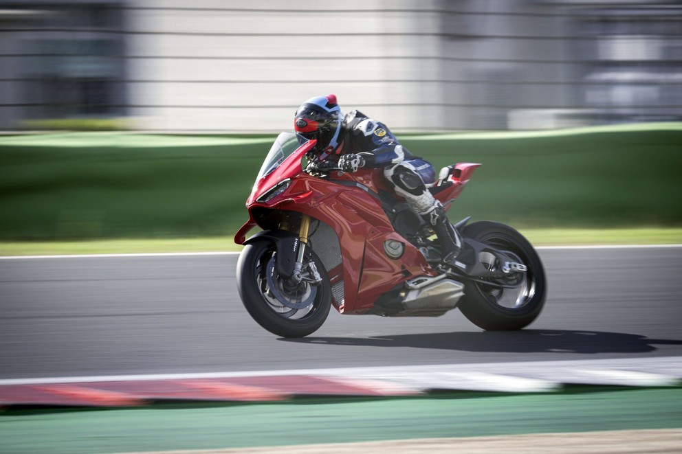 Teste da Ducati Panigale V4 S 2025 - Imagem 40