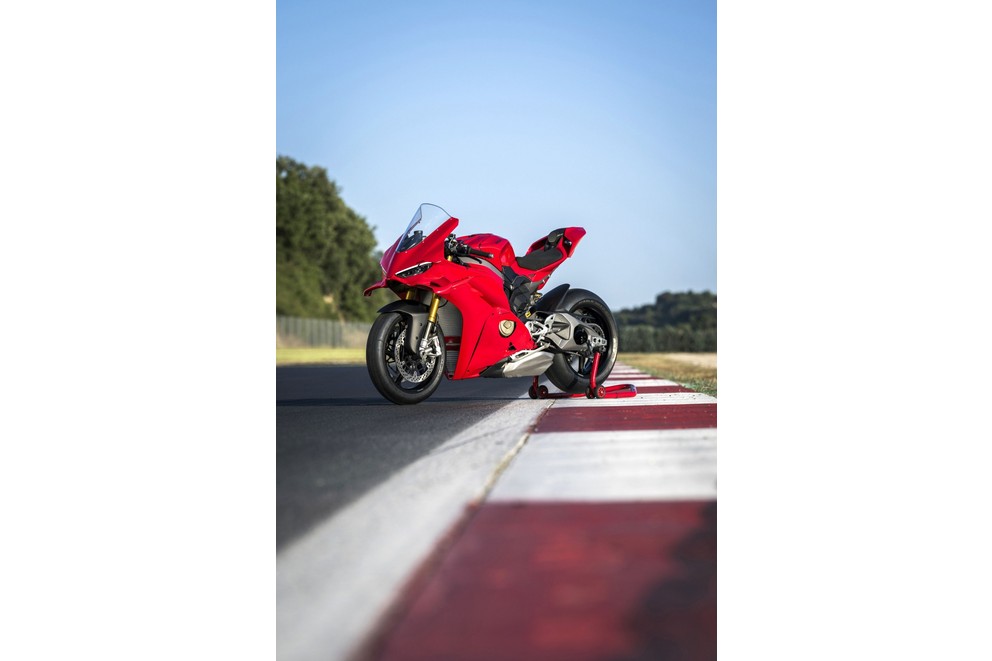 Prueba de la Ducati Panigale V4 S 2025 - Imagen 22