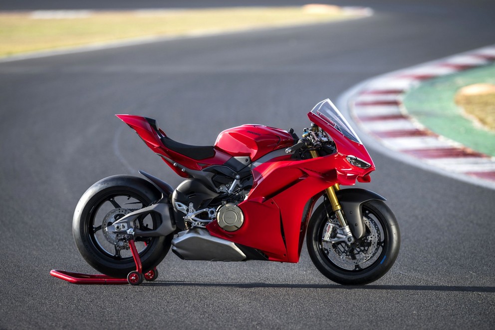 Prueba de la Ducati Panigale V4 S 2025 - Imagen 24