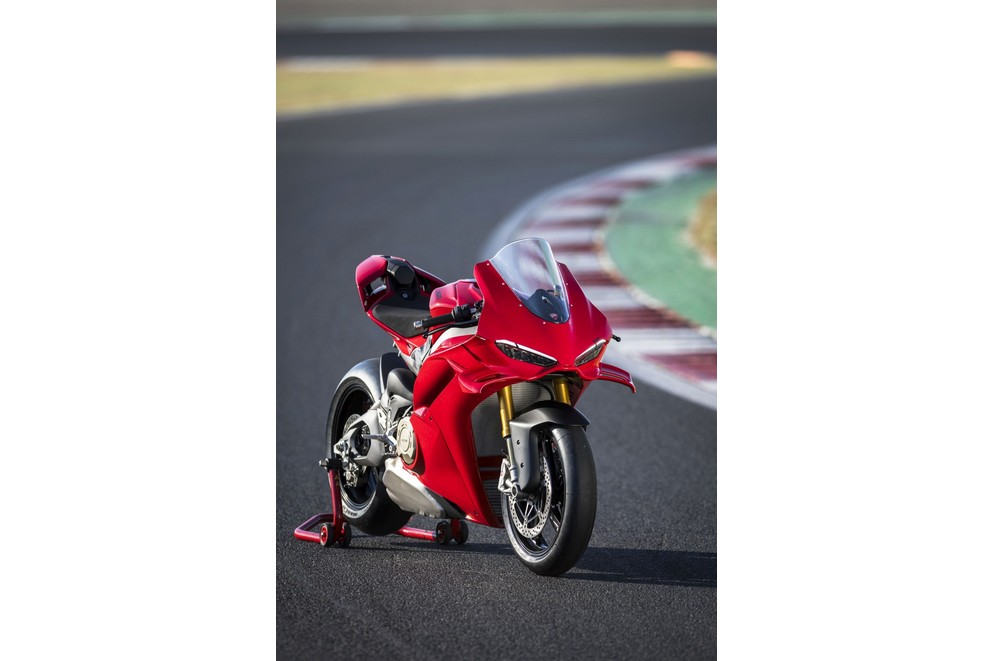 'Ducati Panigale V4 S 2025 Test' - Слика 79