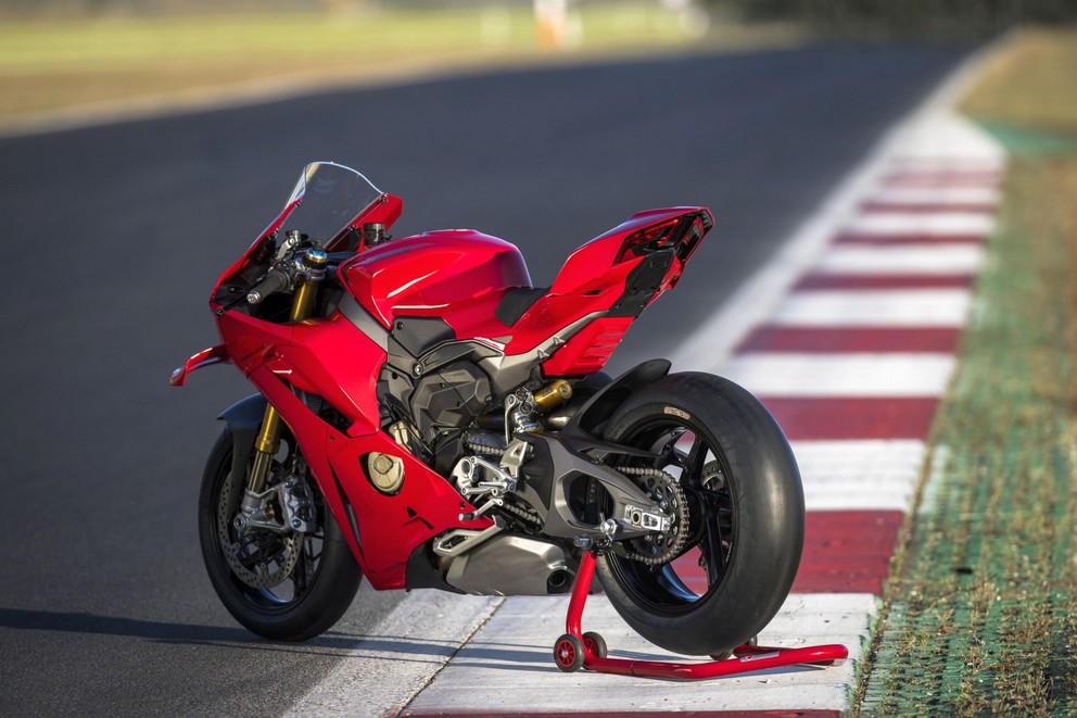 Prueba de la Ducati Panigale V4 S 2025 - Imagen 17