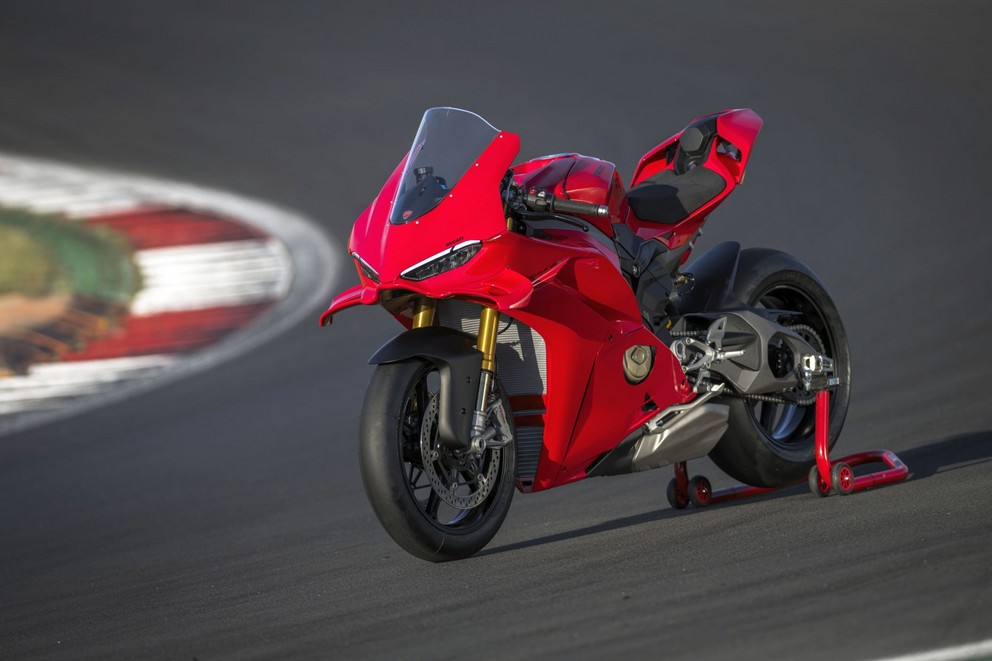 Prueba de la Ducati Panigale V4 S 2025 - Imagen 19