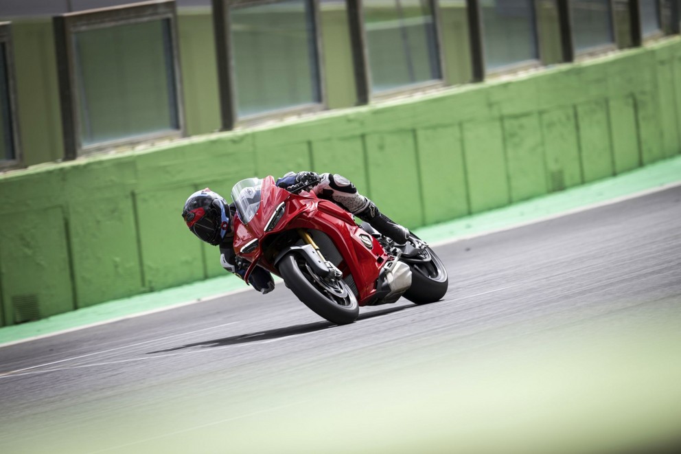 Teste da Ducati Panigale V4 S 2025 - Imagem 43