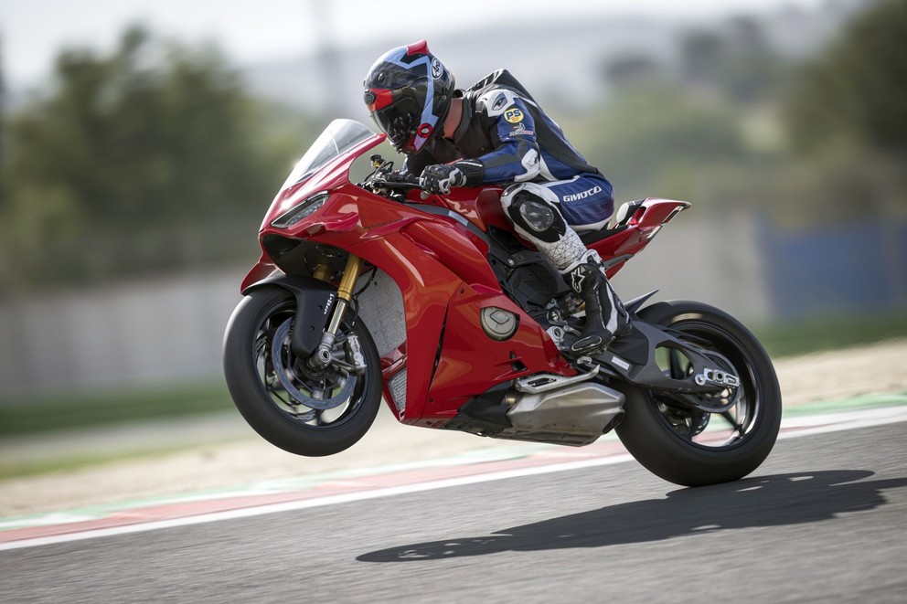 Prueba de la Ducati Panigale V4 S 2025 - Imagen 41