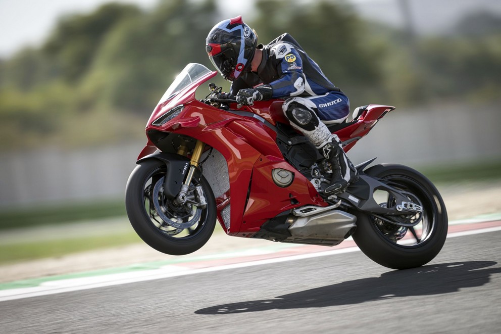 Prueba de la Ducati Panigale V4 S 2025 - Imagen 58